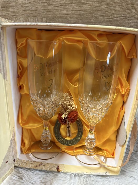 Prezent na złotą rocznicę z kieliszkami