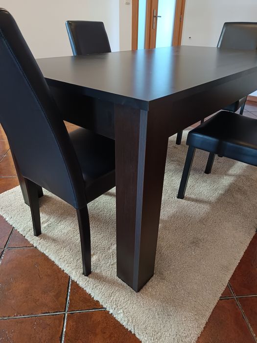 Mesa de refeição para sala. Sem cadeiras