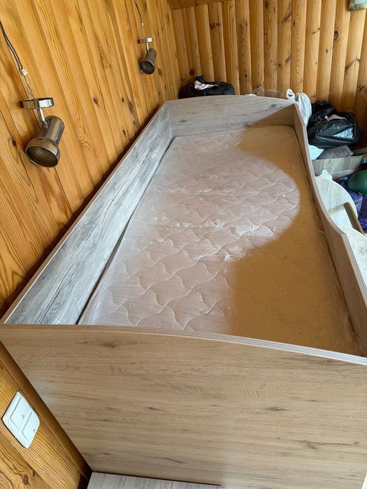 Підліткове ліжко з матрасом, висувним столом та тумбою