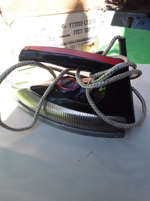 Утюг, праска для глажки одежды и белья производства СССР.