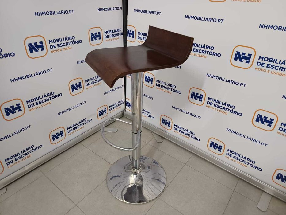 Mesas e cadeiras altas p/ entrada, bar e/ou copa