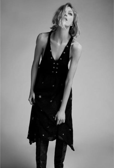 Сукня вʼязана з шерсті та альпаки зі стразами зара zara