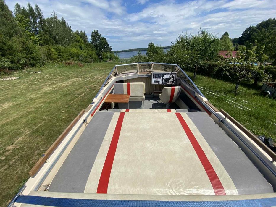 Sportowa łódź motorowa z kabiną - Cranchi Derby 216