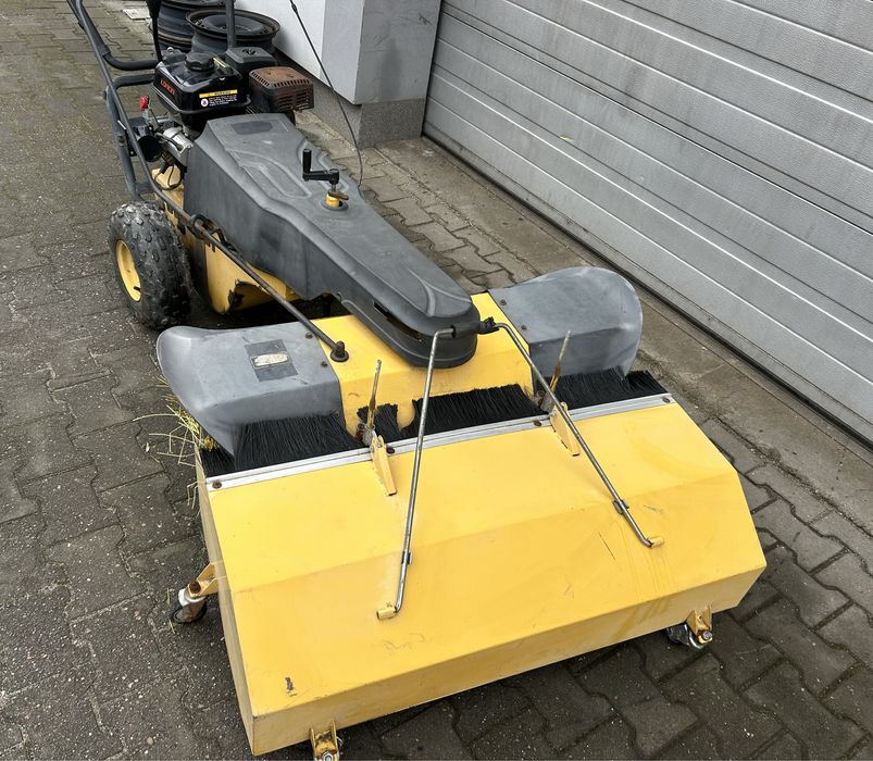 Zamiatarka  spalinowa z koszem Gasoline Sweeper