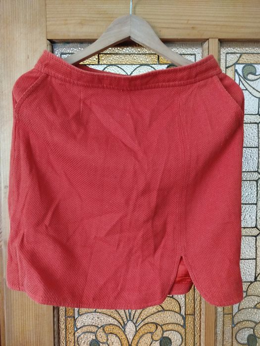 Спідниця червоного кольору