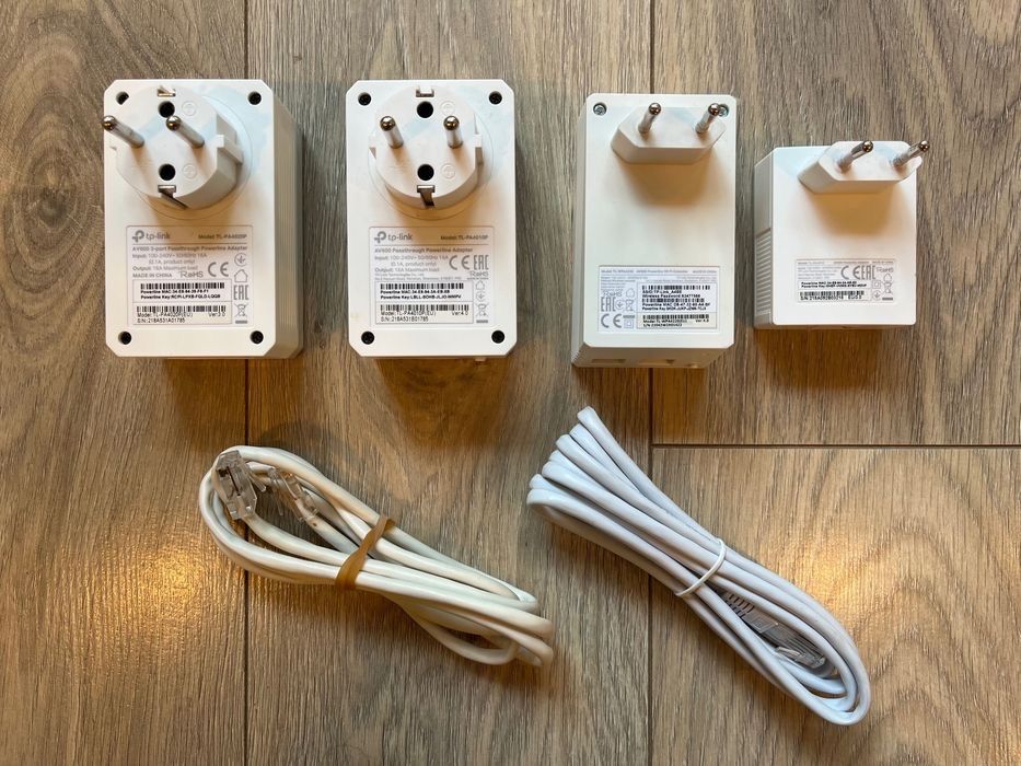 Zestaw transmiterow transmiter sieciowych TP link AV600 wzmacniacz wif