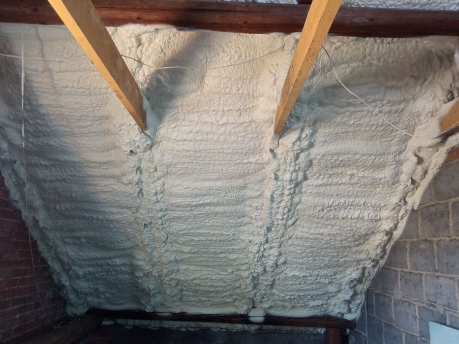 Piana PUR, Ocieplenie poddasza, ocieplanie piana, izolacja pianką