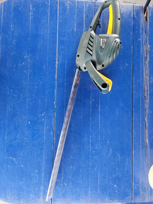 Elektryczne nożyce do żywopłotu Tesco 520 W, ostrze ok. 50 cm