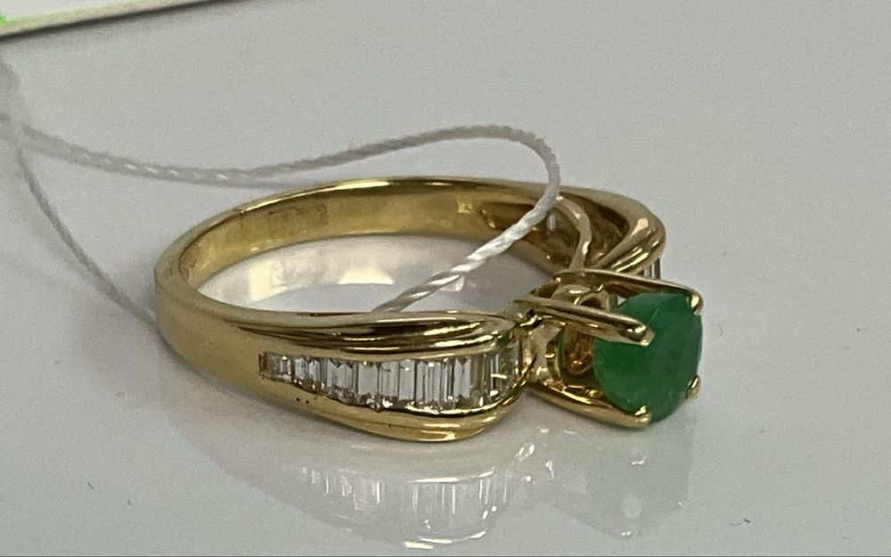 #перстень # золото 750 #размер 17,5#изумруд# бриллианти#