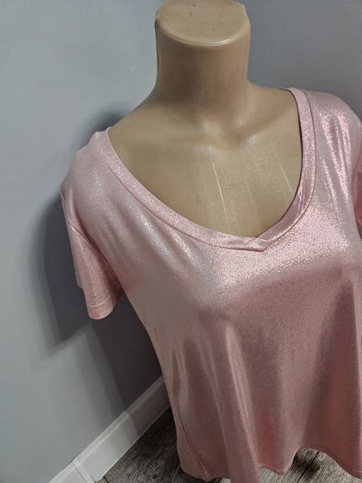 Nowy z metką metaliczny t shirt pudrowy premium