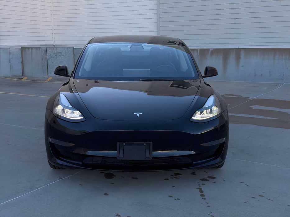 Tesla Model 3      2023