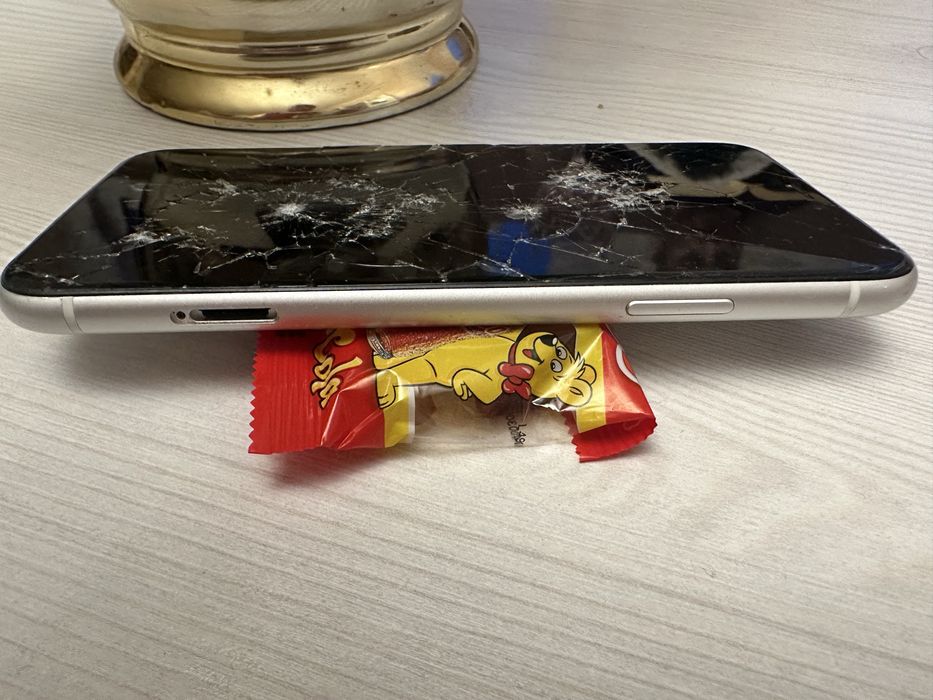 iPhone X R rozbite na części