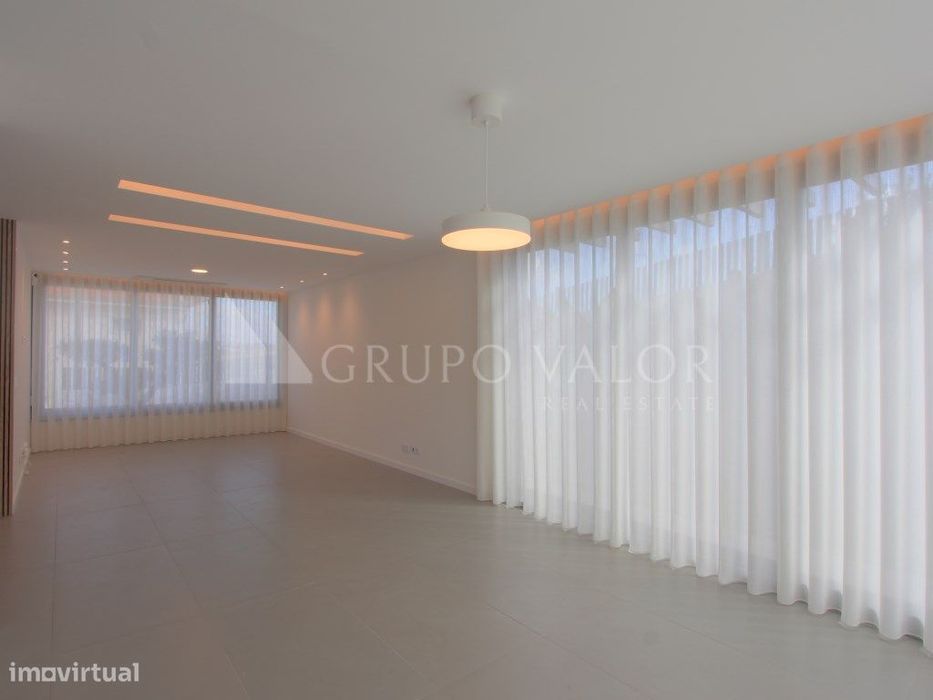 Moradia T4 com Piscina - Funchalinho