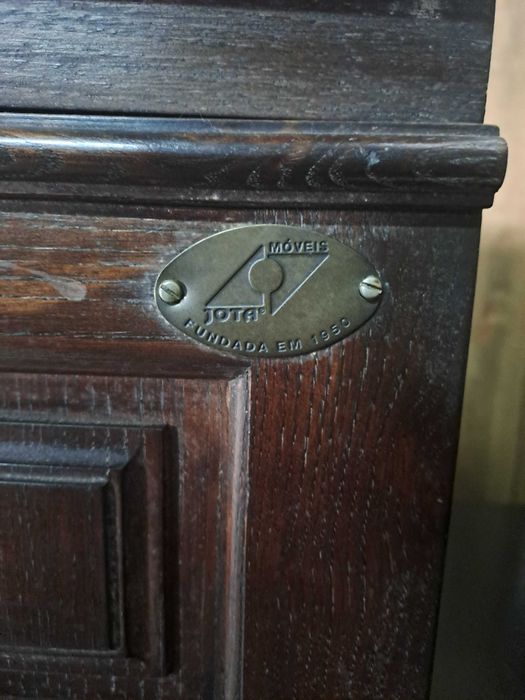 Móvel em madeira maciça Jota – vintage/retro – excelente estado