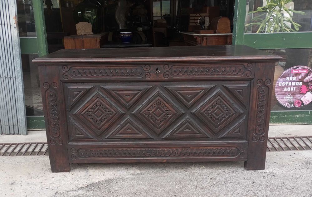 Antiga arca séc. XVII/XVIII