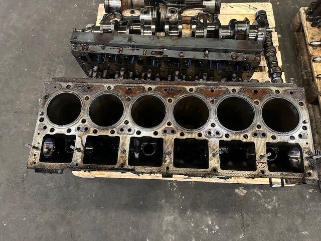 CUMMINS ISME 420 silnik spalinowy rozebrany