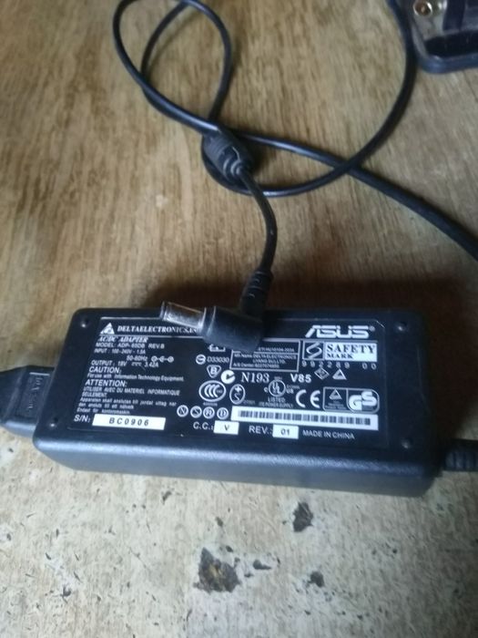 Блок питания для ноутбука Asus . Рабочий. 19 вольт.