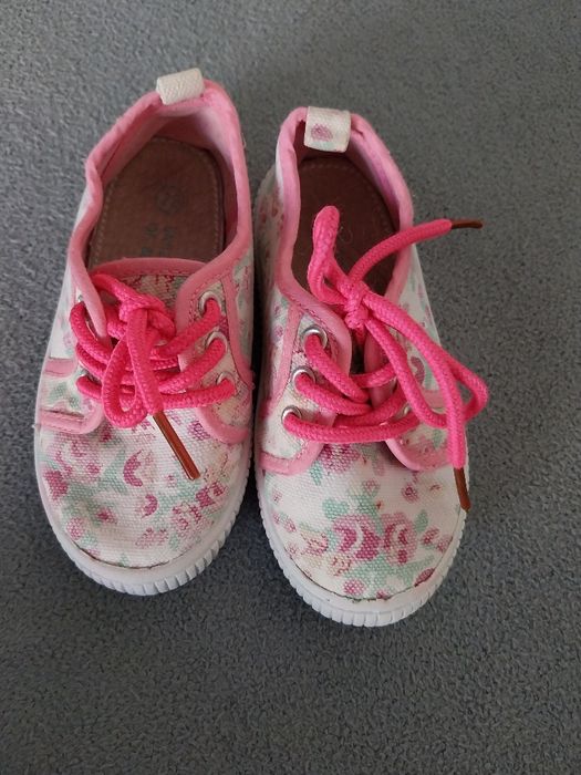 Trampki benetton w rozmiarze 22