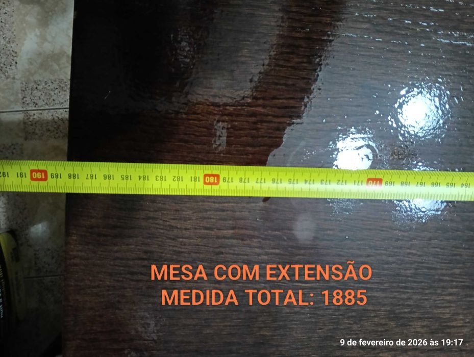 Mesa com cadeiras