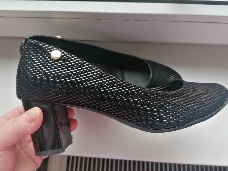 Buty na obcasie r. 39