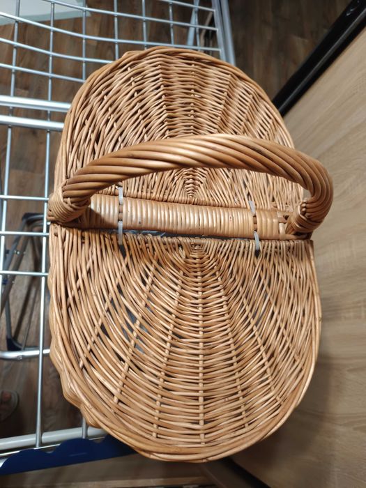 Продам великий кошик з лози для пікніка