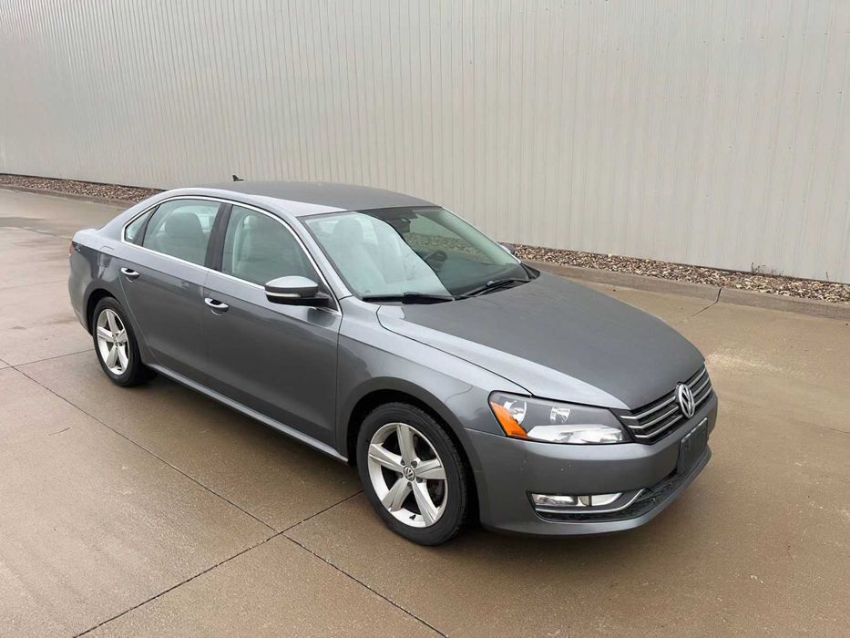 Volkswagen Passat Limited Edition      2015