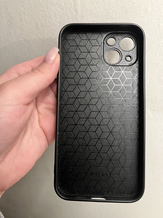 Продам чехол на айфон 13