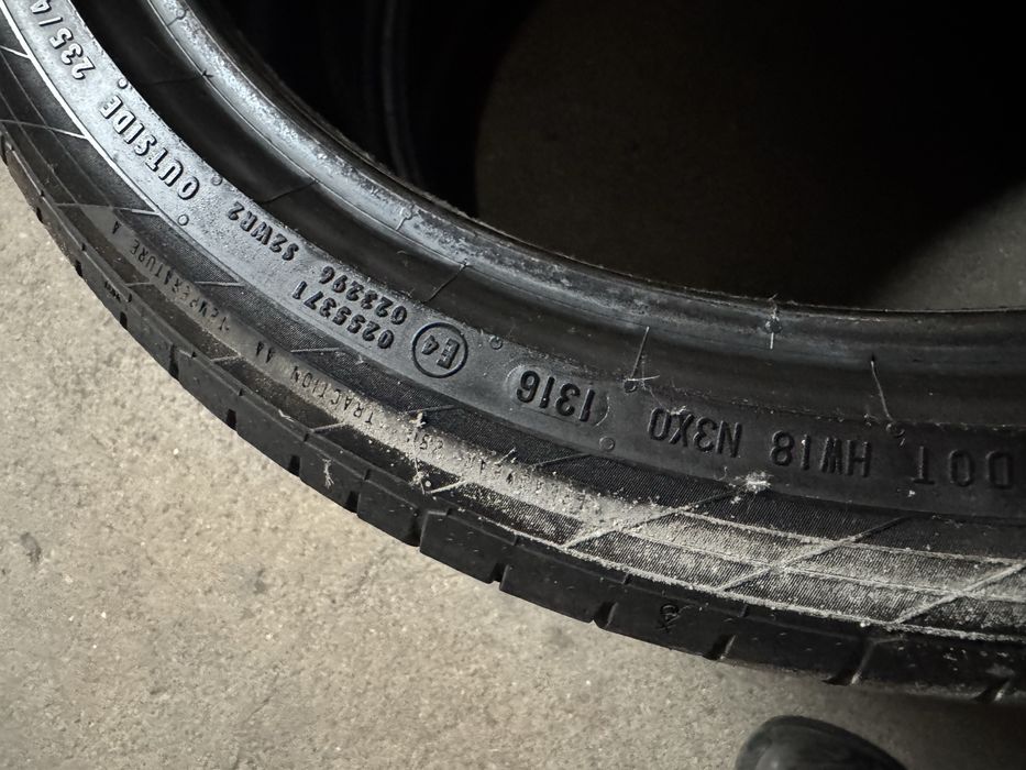 Pneus 235/40 R19 Sportcontact 5