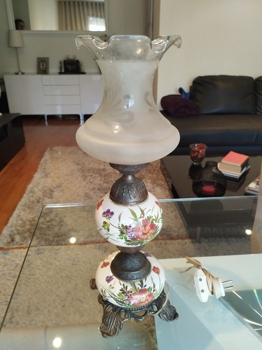 Candeeiro em loiça.