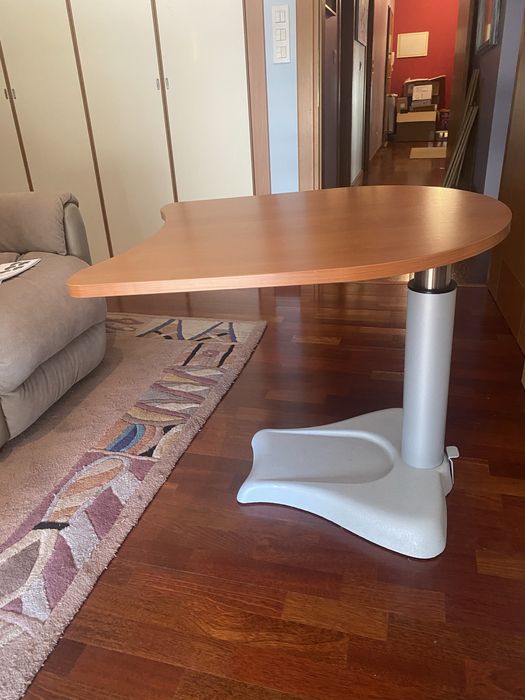 Mesa de apoio com 1 pe