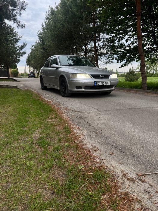 Opel vectra b 2000 року 1.8 бензин