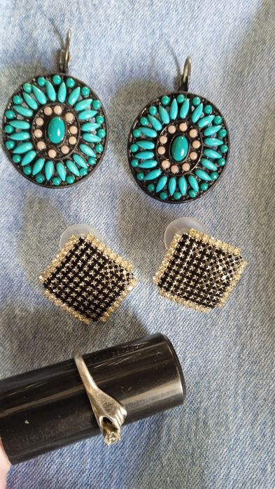 Бижутерия. Серьги с колечками и колье. в отличном состоянии.