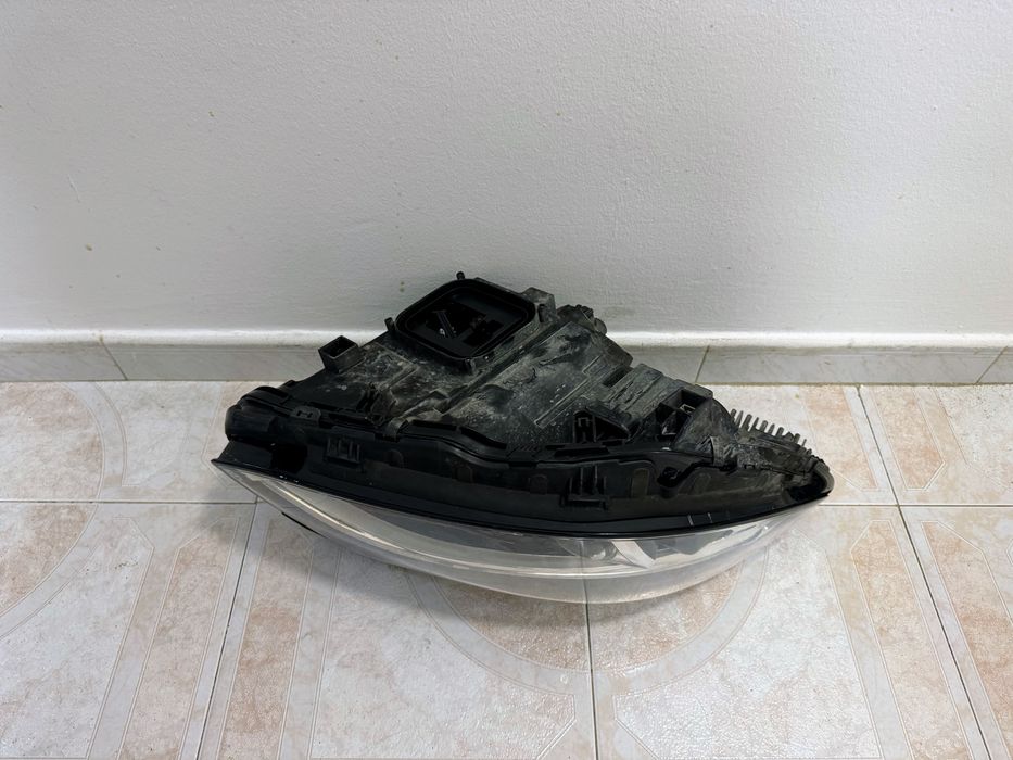 Farol direito usado Mercedes C-Class W205 — Bom estado