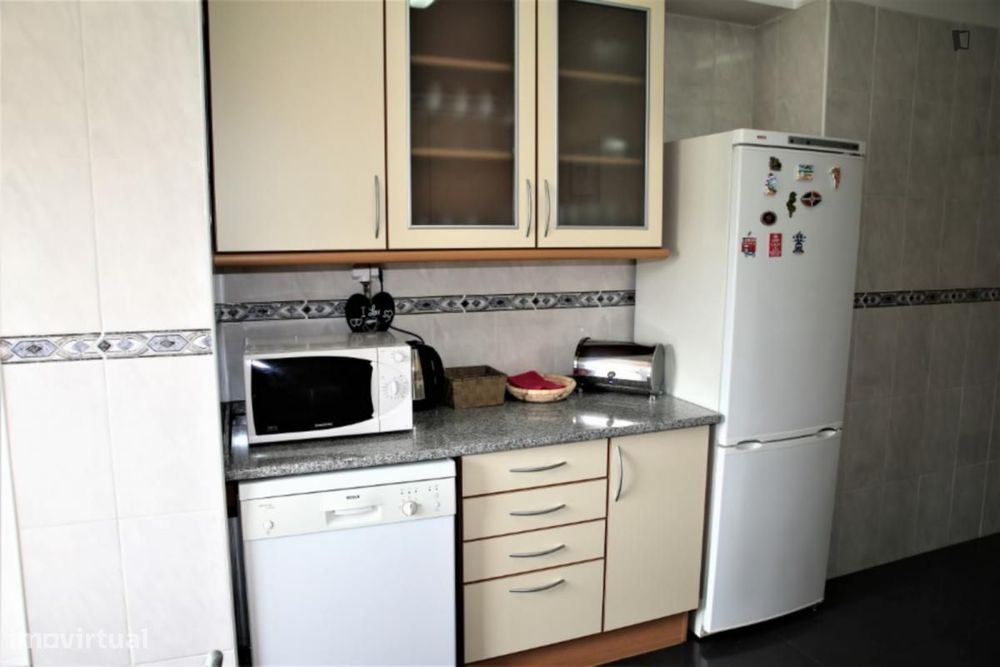 Quarto - localizado em Roma-Areeiro Lisbon