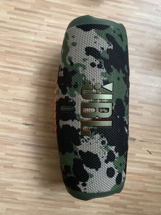 JBL 5 колонка проти водяна з повербанком