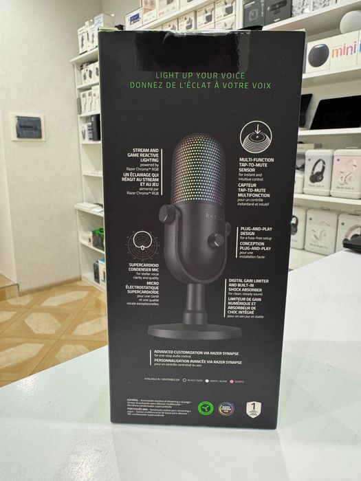 Мікрофон студійний Razer Seiren V3 Chroma Black RZ19-05060100-R3M1