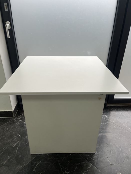 Biały stolik 80x80