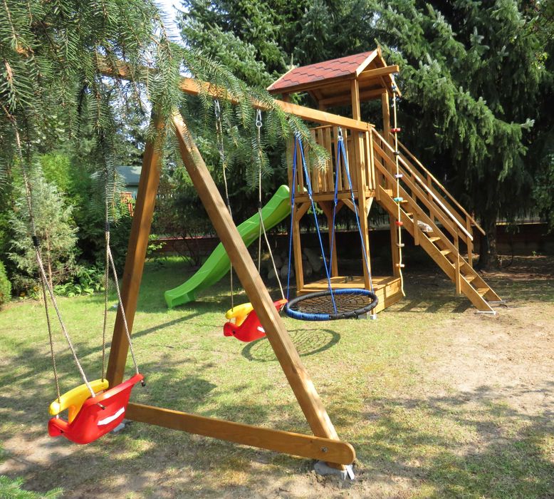Plac zabaw, wieżyczka/domek, zjeżdżalnia, piaskownica, huśtawka