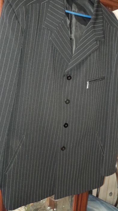 Продам чоловічий молодіжний піджак.