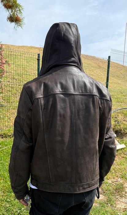 Casaco de homem em pele com capuz, de mota, impermeável.