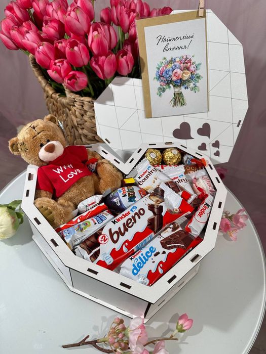 Ідеальний солодкий подарунок коханій до 8 березня з солодощами і Teddi