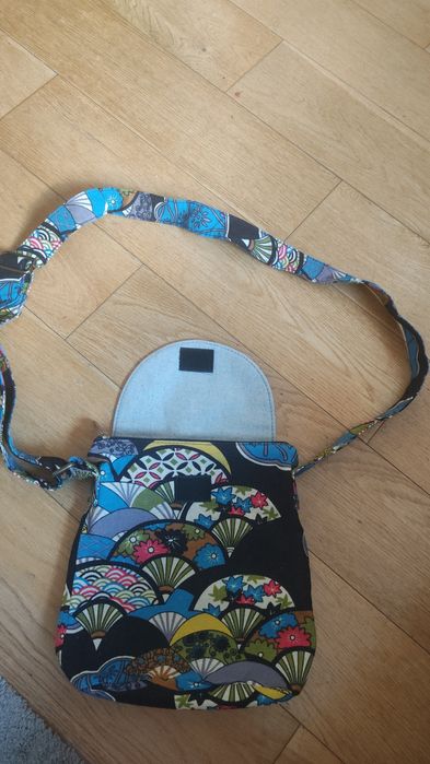 Torebka z tkaniny crossbody. Nowa