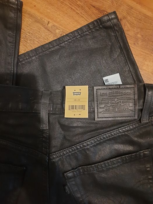 Женские джинсы levi's черные широкие клеш