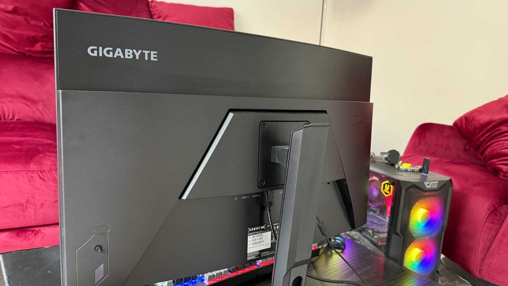 Монитор 32" GigaByte M32QC Gaming Monitor