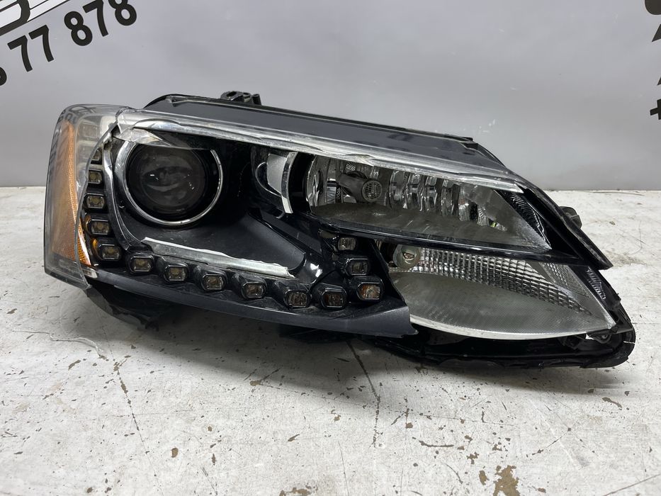 Права фара VW Jetta