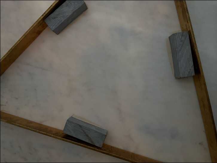 Mesa de centro em mármore – design moderno