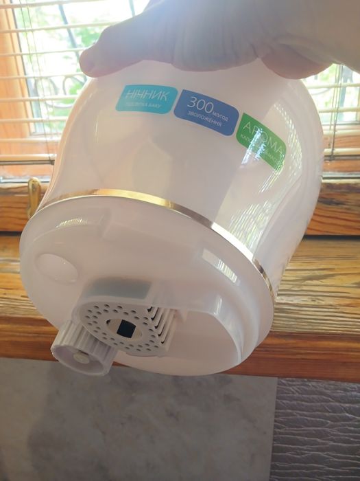 Зволожувач повітря з арома.