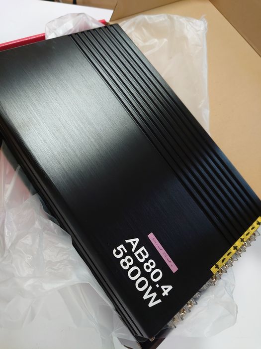 Автомобильний 4х канальный усилитель с масштабной открытой подачей.