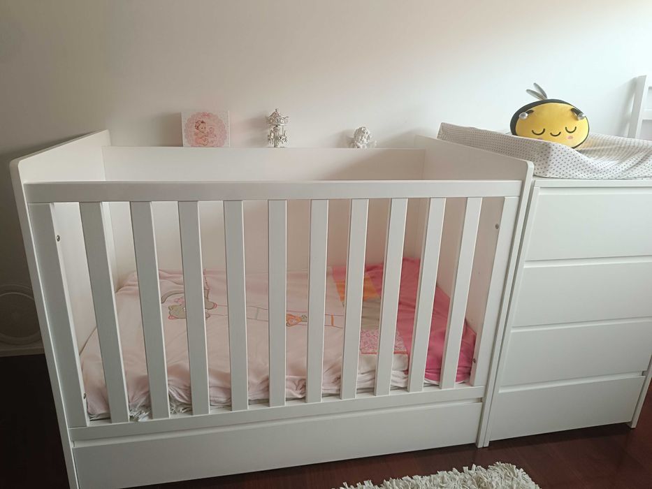 Berço combi ( berço + cómoda muda fraldas + colchão