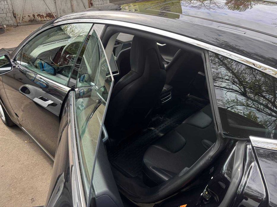 Оренда прокат Tesla Model S buisiness class 85Kw